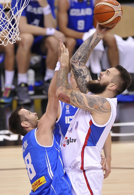 Сърбия не се затрудни срещу Исландия